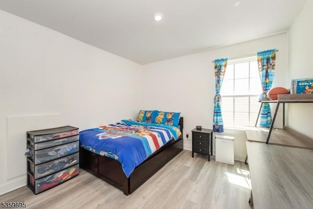 76 Trafalgar Ct, Sparta Twp, NJ 07871 - bedroom featuring wood finished floors, baseboards, and recessed lighting