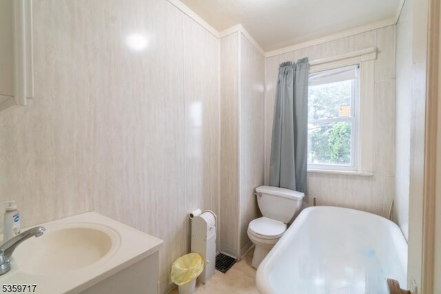 75 Glen Ave Unit No, Phillipsburg Town, NJ 08865 - bathroom featuring a freestanding bath, toilet, and vanity
