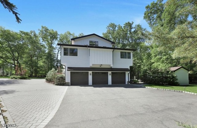 24 Partridge Run, Montvale Boro, NJ 07645 - view of front facade featuring a garage and asphalt driveway