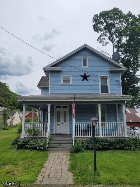 6 Charles St, Knowlton Twp, NJ 07840 - farmhouse with a porch and a front yard