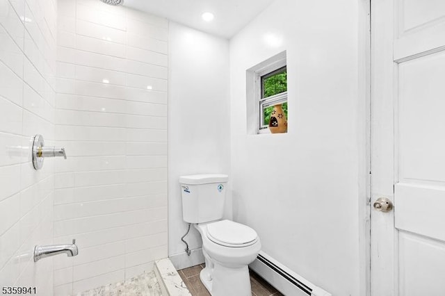 13 Alturas Rd, Vernon Twp, NJ 07422 - bathroom featuring baseboard heating, toilet, a shower, and recessed lighting
