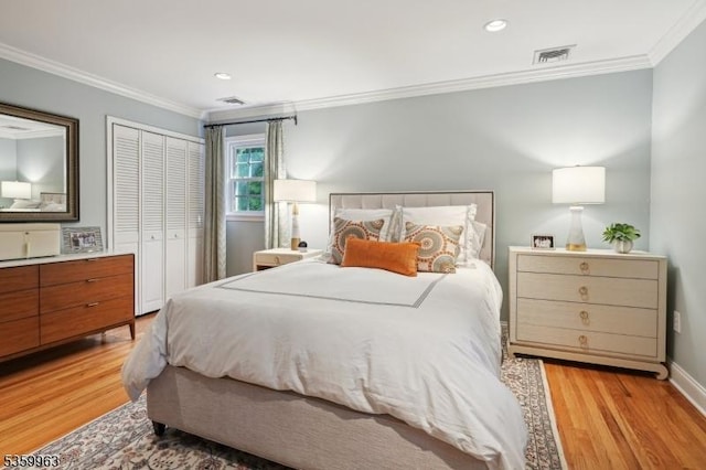 23 Parkview Rd, Chatham Twp, NJ 07928 - bedroom featuring crown molding, light wood finished floors, a closet, recessed lighting, and baseboards