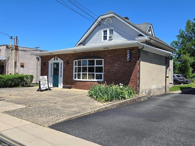 307 W Union Ave, Bound Brook Boro, NJ 08805 - view of front of house with brick siding
