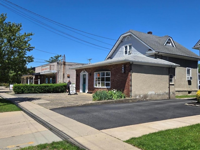 307 W Union Ave, Bound Brook Boro, NJ 08805 - view of front of home featuring brick siding and stucco siding