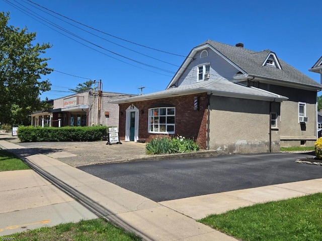 307 W Union Ave, Bound Brook Boro, NJ 08805 - view of front of home with brick siding and stucco siding