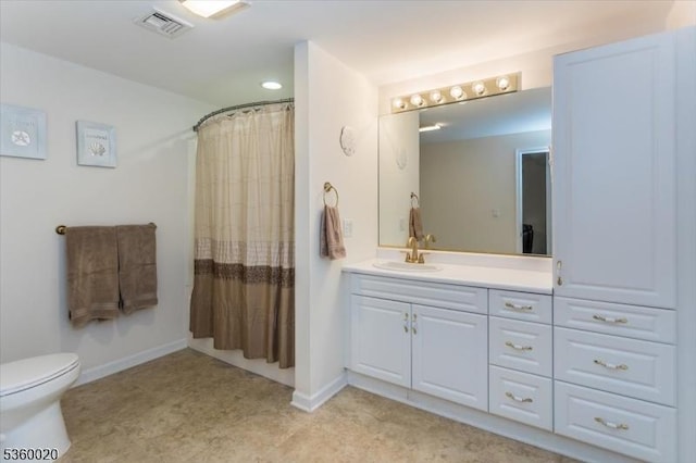 22 Troon Dr, Fredon Twp, NJ 07860 - full bath with vanity, toilet, baseboards, and curtained shower