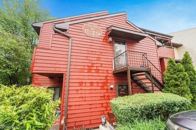 101 River Rd Unit C2, Nutley Twp, NJ 07110 - view of side of property with stairway