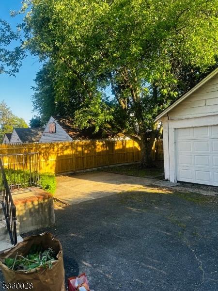 152 Ivy St, Newark City, NJ 07106 - view of yard with a garage