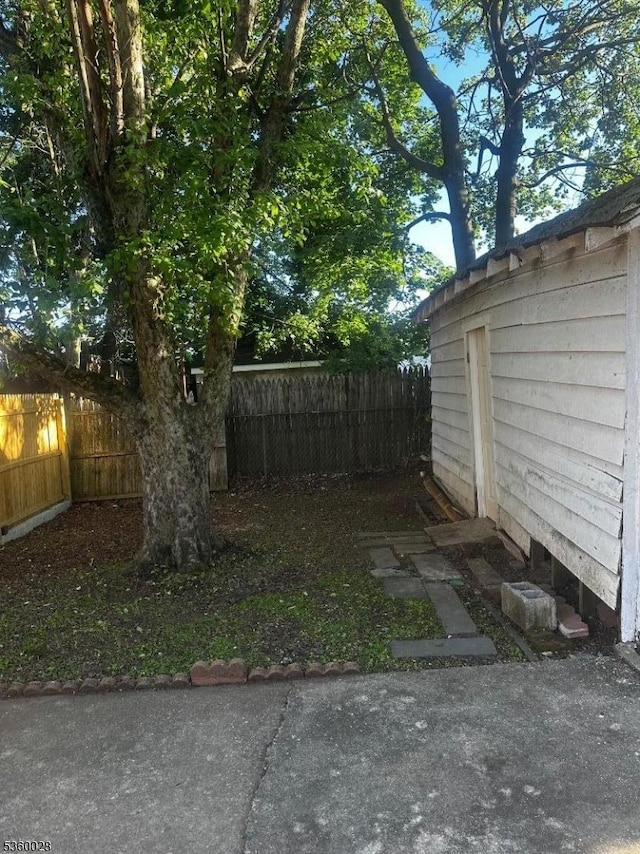 152 Ivy St, Newark City, NJ 07106 - view of fenced backyard