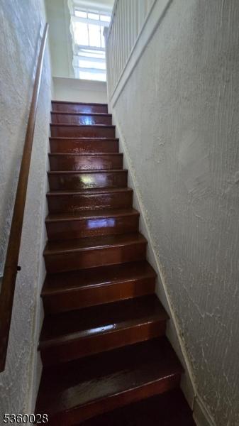 152 Ivy St, Newark City, NJ 07106 - view of stairs