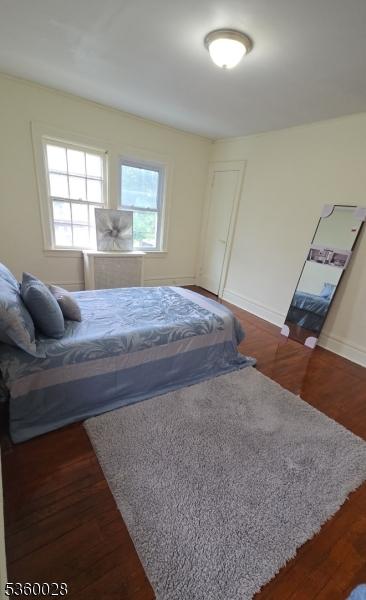 152 Ivy St, Newark City, NJ 07106 - bedroom with wood finished floors and baseboards