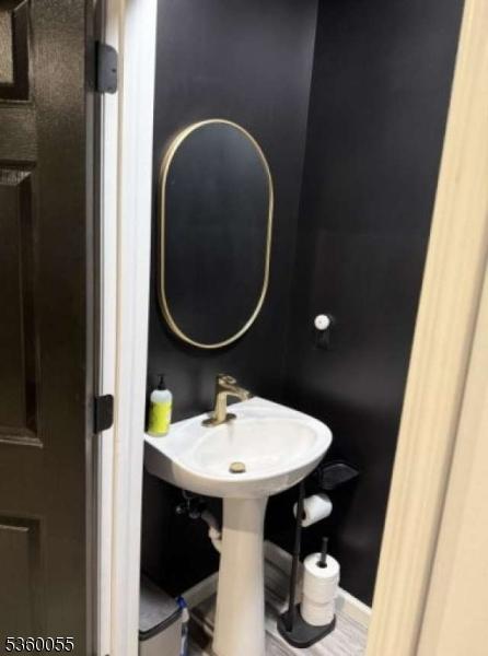 284 W Webster Ave, Roselle Park Boro, NJ 07204 - bathroom featuring a sink