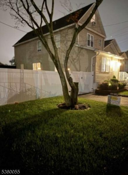 284 W Webster Ave, Roselle Park Boro, NJ 07204 - view of yard