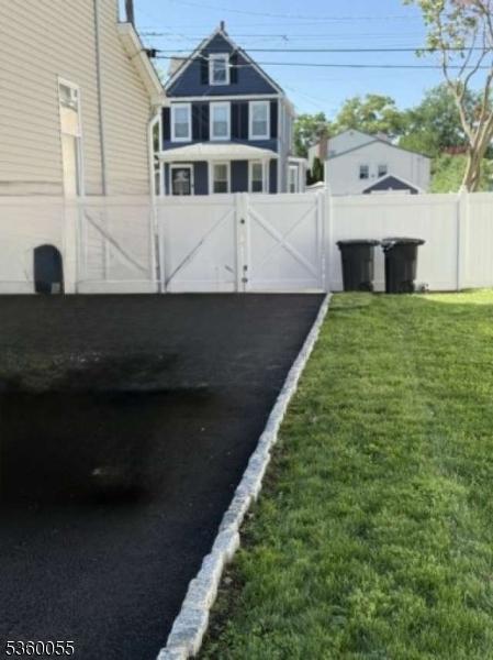 284 W Webster Ave, Roselle Park Boro, NJ 07204 - view of yard with a gate