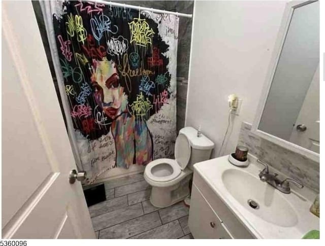 85 Tillinghast St, Newark City, NJ 07108 - bathroom featuring vanity, toilet, and curtained shower