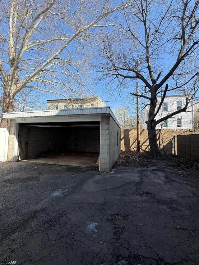85 Tillinghast St, Newark City, NJ 07108 - view of garage