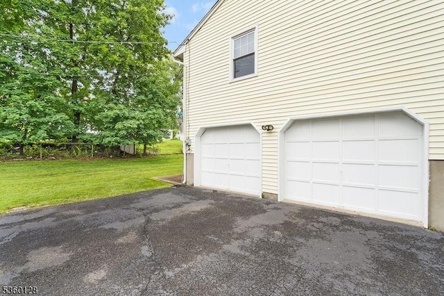 54 Pitman Rd, Parsippany-Troy Hills Twp, NJ 07054 - garage with asphalt driveway
