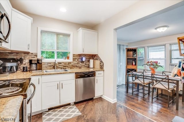 4 Alfred Way, Hopatcong Boro, NJ 07843 - kitchen featuring stainless steel appliances, a sink, plenty of natural light, wood finished floors, and recessed lighting