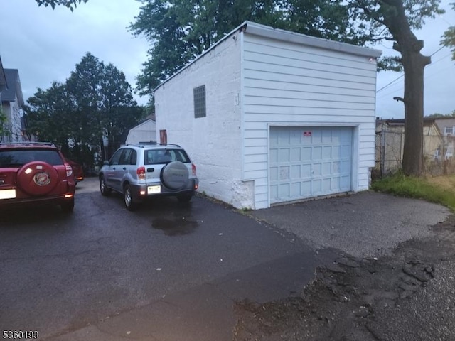 20 Harrison St, Nutley Twp, NJ 07110 - detached garage with driveway