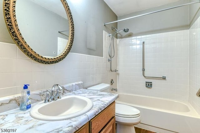 11 B Greenwood Ln Unit Sec62, Manchester Twp, NJ 08759 - full bathroom featuring toilet, tile walls, shower / washtub combination, and vanity