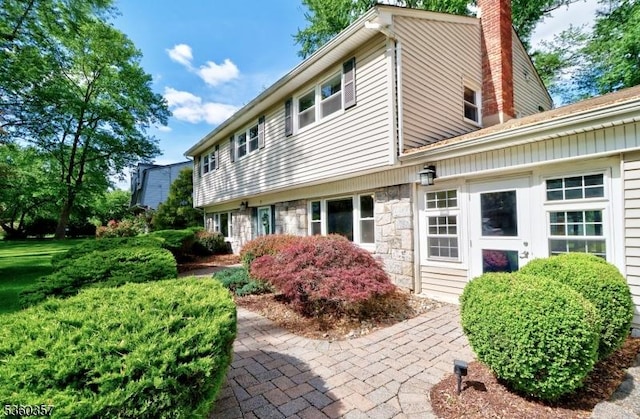 17 Druid Hill Dr, Parsippany-Troy Hills Twp, NJ 07054 - view of front of property with a chimney and stone siding