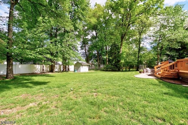 17 Druid Hill Dr, Parsippany-Troy Hills Twp, NJ 07054 - view of yard with a deck and view of wooded area