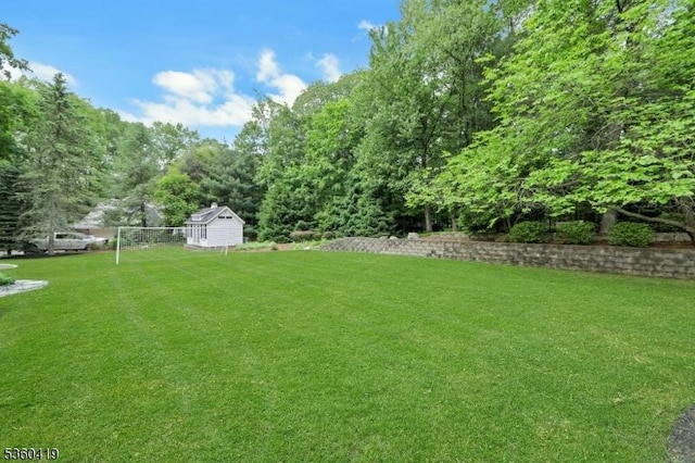 325 Hobar Ct, Franklin Lakes Boro, NJ 07417 - view of grassy yard