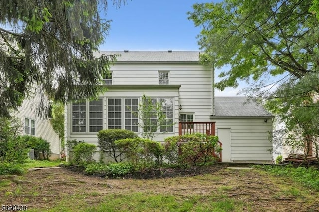 8 Pine Tree Ter, Madison Boro, NJ 07940 - back of property with a shingled roof