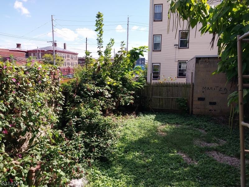 71 N 5th St, Newark City, NJ 07107 - view of yard