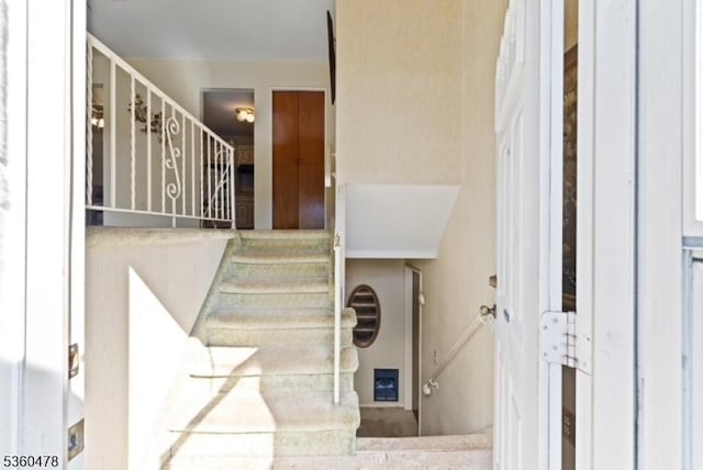 30 Fox Hill Rd, Fairfield Twp, NJ 07004 - view of stairway