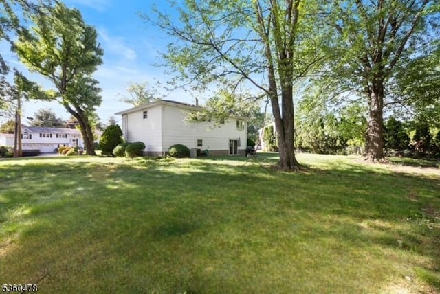30 Fox Hill Rd, Fairfield Twp, NJ 07004 - view of grassy yard