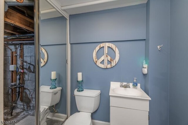 107 Shady Ln, Randolph Twp, NJ 07869 - bathroom with toilet, vanity, and baseboards