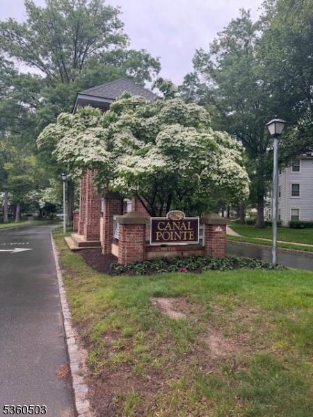 304 Trinity Ct Unit 11, West Windsor Twp, NJ 08540 - view of community / neighborhood sign