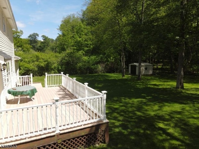 15 Fox Run, Parsippany-Troy Hills Twp, NJ 07834 - wooden terrace featuring a yard
