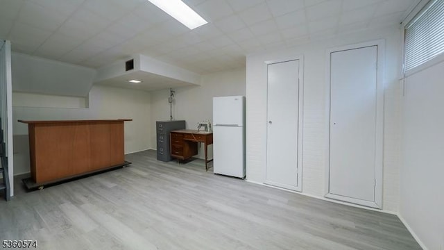 813 Riverbend Dr, Clark Twp, NJ 07066 - bonus room featuring wood finished floors and a bar