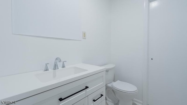 813 Riverbend Dr, Clark Twp, NJ 07066 - bathroom with vanity and toilet