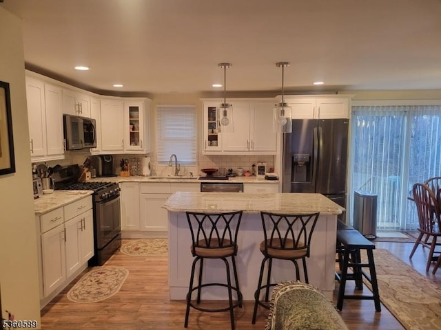 14 Douglas Dr, Jackson Twp, NJ 08527 - kitchen featuring black appliances, a sink, a kitchen bar, a kitchen island, and recessed lighting