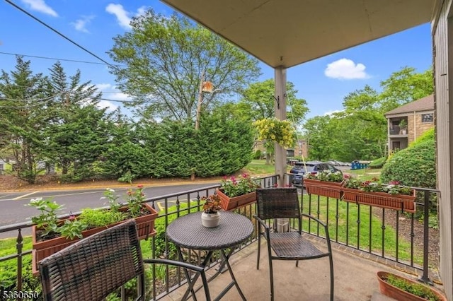 323 Gill Ln Unit Q, Woodbridge Twp, NJ 08830 - view of balcony