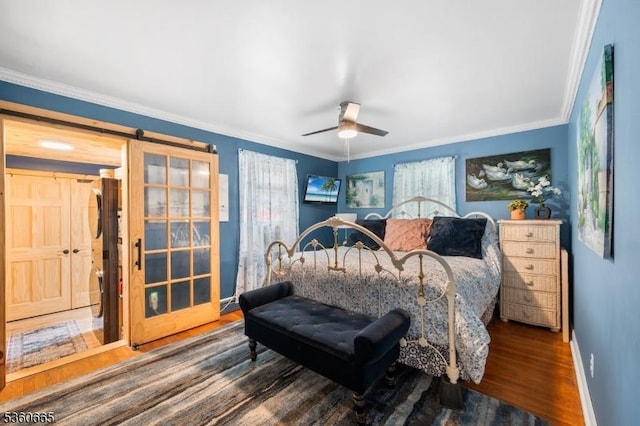 126 Smith Rd, Franklin Twp, NJ 08873 - bedroom with wood finished floors, baseboards, ornamental molding, a barn door, and ceiling fan
