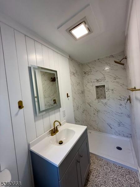 67 Mead St, Newark City, NJ 07106 - full bathroom with vanity, a shower, and toilet