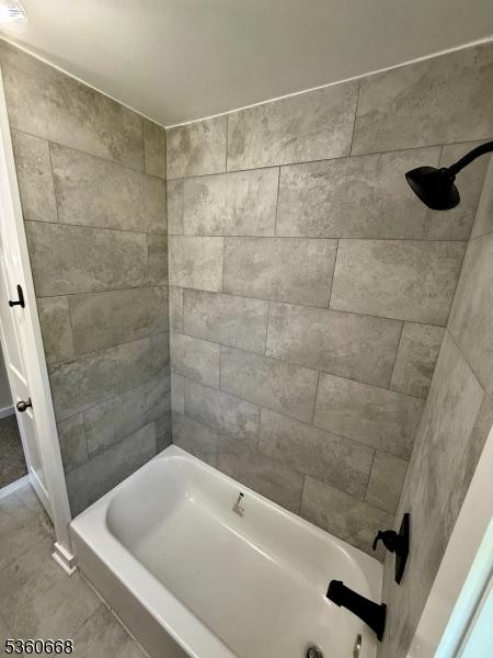 67 Mead St, Newark City, NJ 07106 - full bathroom featuring bathtub / shower combination