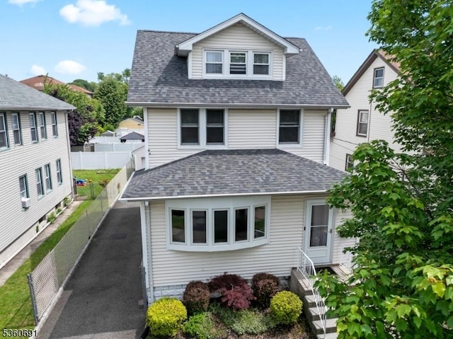 421 Lake Ave, Lyndhurst Twp, NJ 07071 - traditional style home with a shingled roof