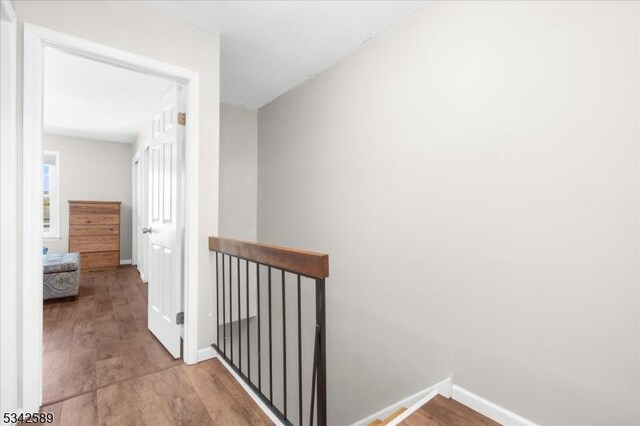 424 Willow Ct, Raritan Twp, NJ 08822 - corridor featuring an upstairs landing, wood finished floors, and baseboards