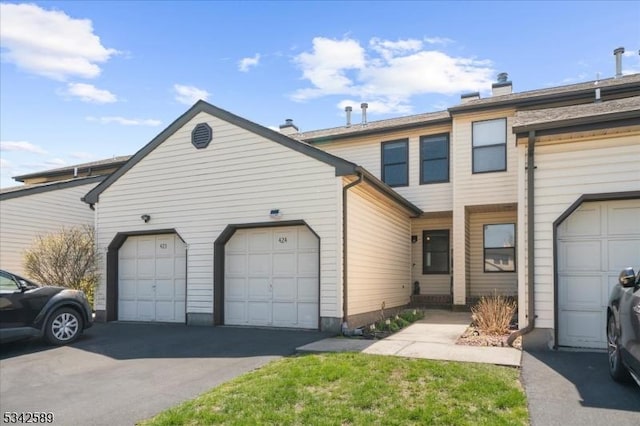 424 Willow Ct, Raritan Twp, NJ 08822 - view of property with a garage and driveway