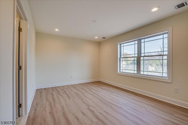 92 Hancock Rd, Piscataway Twp, NJ 08854 - unfurnished room featuring baseboards, light wood-type flooring, and recessed lighting