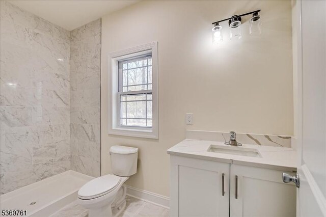 92 Hancock Rd, Piscataway Twp, NJ 08854 - bathroom featuring toilet, vanity, a tile shower, and baseboards