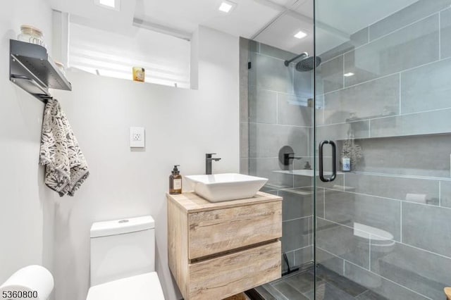 31 Woodside Ave, Cranford Twp, NJ 07016 - bathroom featuring a tile shower and vanity