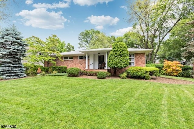 31 Woodside Ave, Cranford Twp, NJ 07016 - single story home featuring a front lawn and brick siding