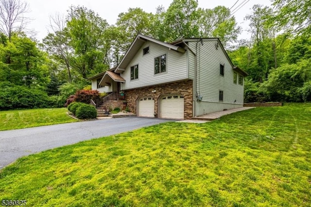 542 Drakestown Rd, Mount Olive Twp, NJ 07836 - view of front facade featuring an attached garage, driveway, and a front yard