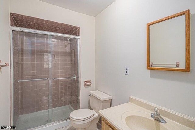 31 Canterberry Cir, Raritan Twp, NJ 08822 - full bath featuring toilet, vanity, and a shower stall